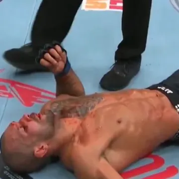 Senzacionalni hrvač u stilu Cro Copa brutalno nokautirao suparnika: 'Ne smijem psovati, ali...'