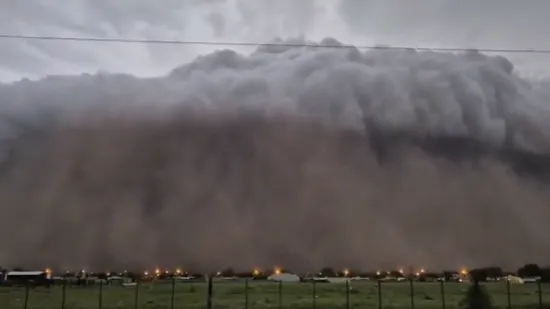 Dramatične snimke: 'Olujni zid' guta sve pred sobom