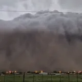 Dramatične snimke: 'Olujni zid' guta sve pred sobom