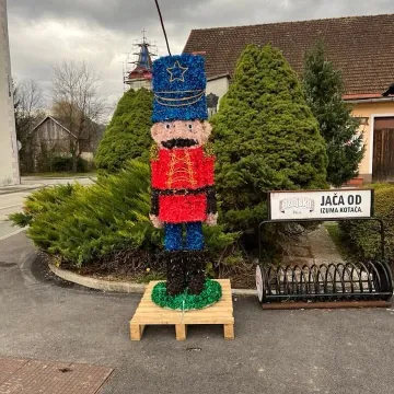 Hrvatskog svećenika naljutio kip Orašara, hitno traži da se makne: 'On je simbol zla!'