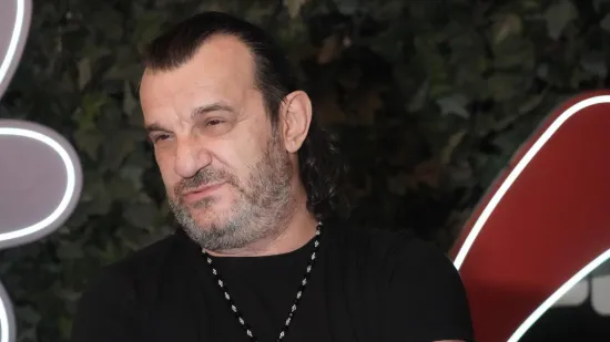 Aca Lukas napravio skandal na aerodromu: Nasrnuo je na novinare