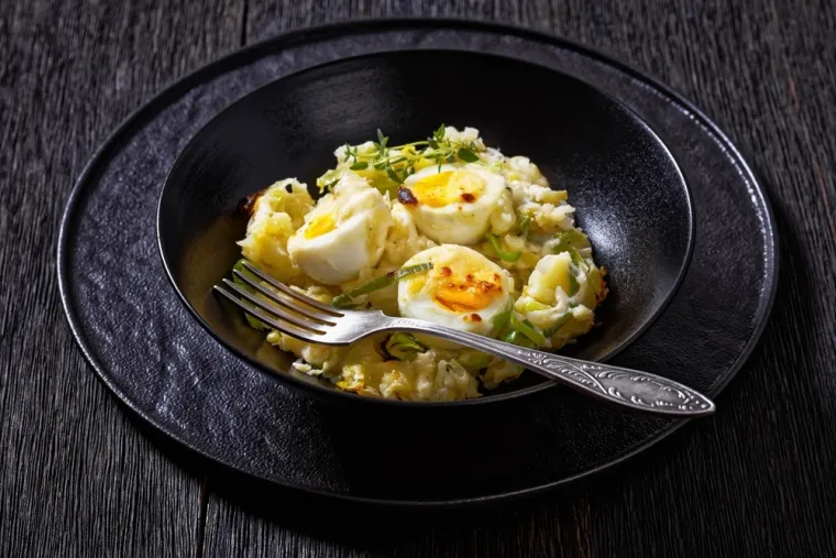 Napravite neodoljivu kremastu salatu od jaja: Donosimo recept za zdraviju verziju