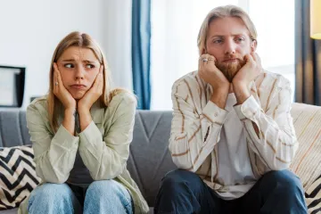 Dosadno vam je u vezi? Evo kada je to samo prolazna faza, a kada je znak za uzbunu