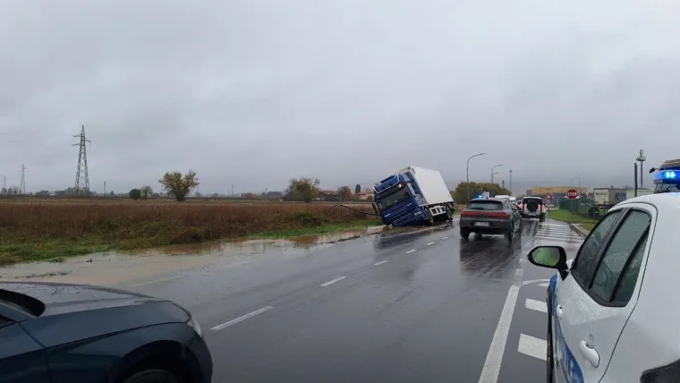 Kaos u susjedstvu: Cijelo selo pod vodom, klizište progutalo kuću! 'Neki ljudi su nestali...'