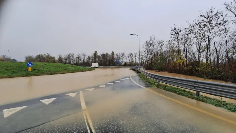 Kaos u susjedstvu: Cijelo selo pod vodom, klizište progutalo kuću! 'Neki ljudi su nestali...'
