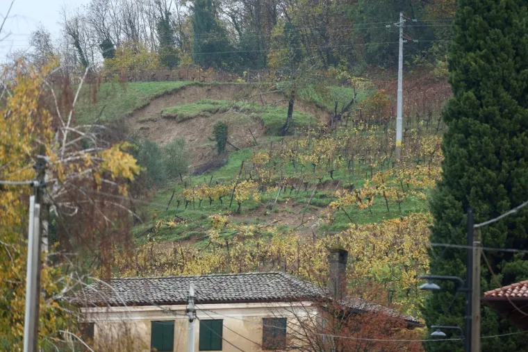 Kaos u susjedstvu: Cijelo selo pod vodom, klizište progutalo kuću! 'Neki ljudi su nestali...'