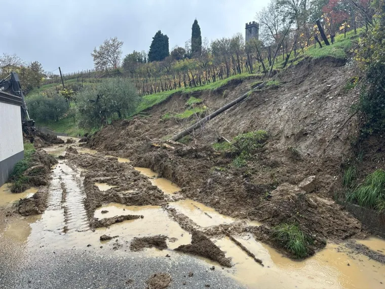 Kaos u susjedstvu: Cijelo selo pod vodom, klizište progutalo kuću! 'Neki ljudi su nestali...'
