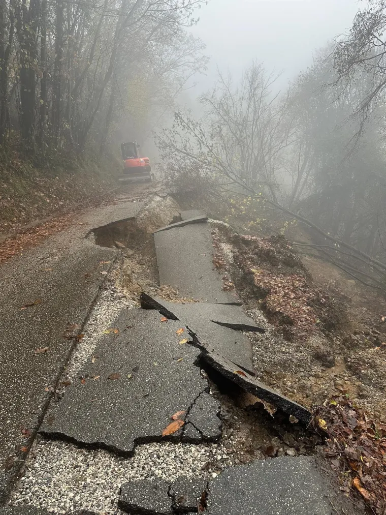 Kaos u susjedstvu: Cijelo selo pod vodom, klizište progutalo kuću! 'Neki ljudi su nestali...'