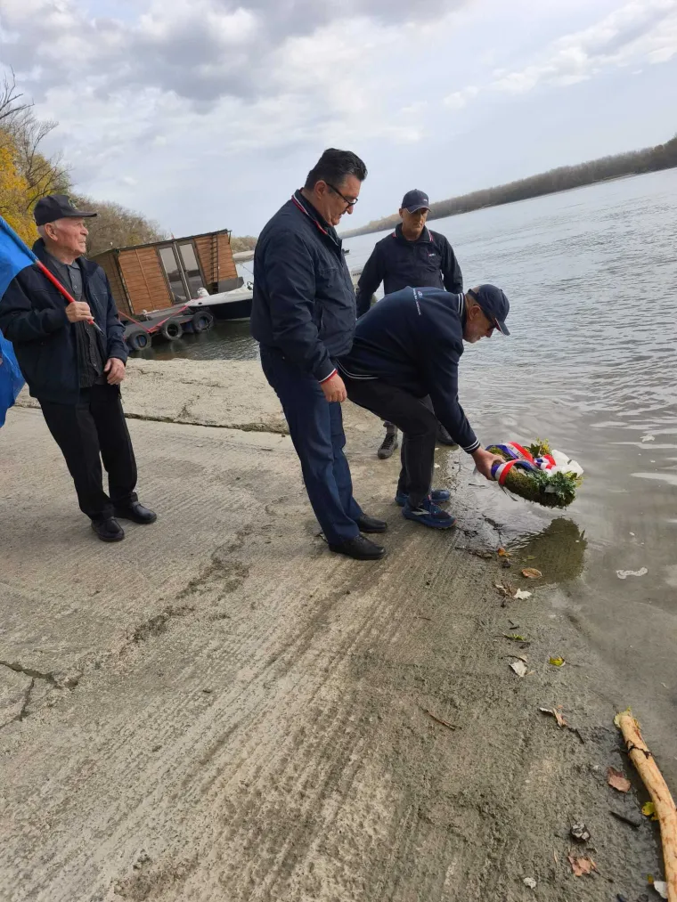VeDRA odala počast poginulim Srbima: Branitelji burno reagirali, stigla policija! 'Čista provokacija'