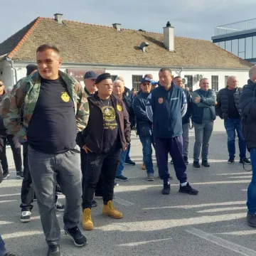 Branitelji kod Vukovara blokirali bacanje vijenaca za srpske žrtve: 'To je provokacija'