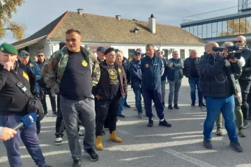 Branitelji kod Vukovara blokirali bacanje vijenaca za srpske žrtve: 'To je provokacija'