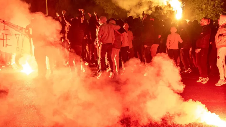 Hrvatski navijači pod velikom pratnjom u Podgorici, najavljen i crveni alarm