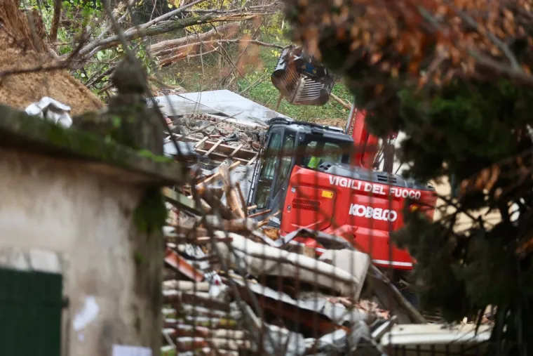 Ljude spašavali s krovova, ima nestalih, deseci odsječeni od svijeta