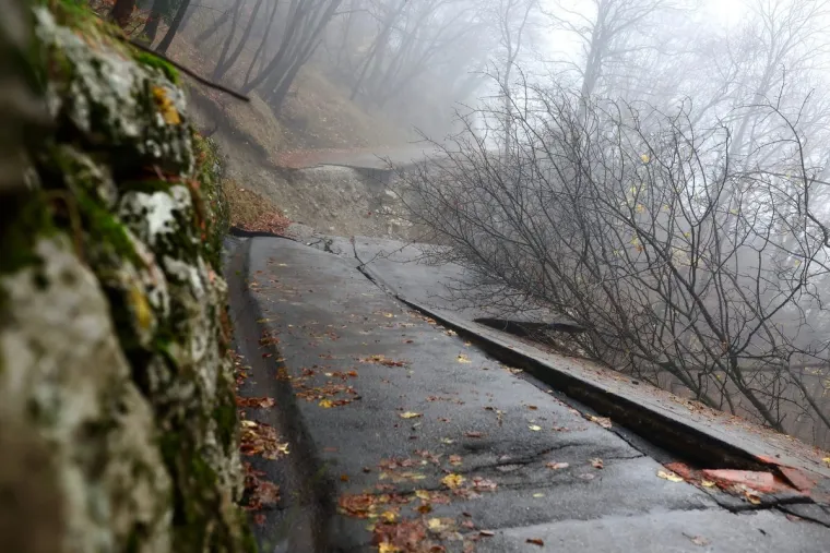 Ljude spašavali s krovova, ima nestalih, deseci odsječeni od svijeta