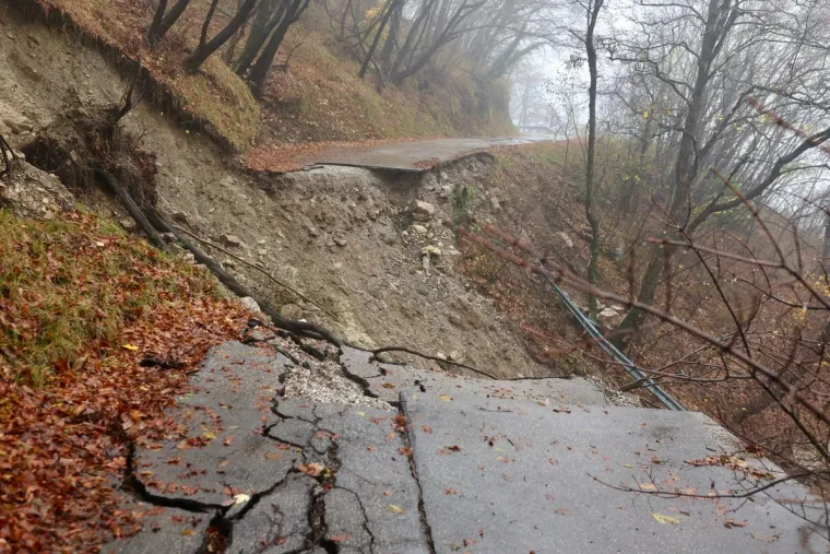 Ljude spašavali s krovova, ima nestalih, deseci odsječeni od svijeta