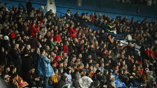 Hrvatski navijači uzvikivali 'Za dom spremni', uslijedio je odgovor Crnogoraca