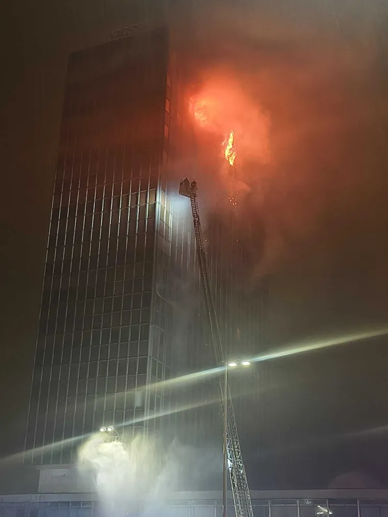 Dramatični trenuci spa&scaron;avanja Vjesnikovog nebodera: 'Vatrogasce smo morali povlačiti iz požara...'