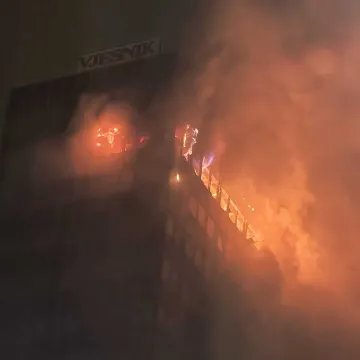 Na terenu više od 50 vatrogasaca, strašan požar u Zagrebu: 'Širi se putem konstrukcijskih otvora...'