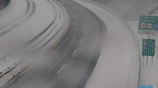 Prevrnuo se kamion na A1, rasulo se gnojivo: Snijeg prekrio autoceste i Sljeme