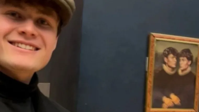 Upravu Louvrea snašlo novo poniženje: Zafrkanti objesili svoje djelo nedaleko od Mona Lise