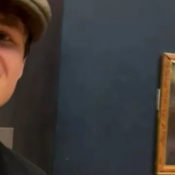 Upravu Louvrea snašlo novo poniženje: Zafrkanti objesili svoje djelo nedaleko od Mona Lise