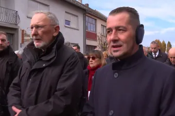 Autor romana '260 dana': 'Kolona vojnika i policajaca podsjetila me je na pokojnog oca'