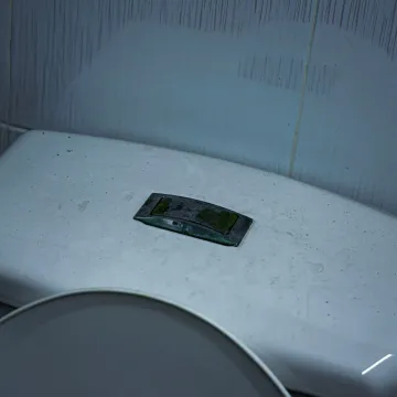 Majka ugurala bebu u kotlić WC-a: Čuo se plač, ruke su joj bile bijele