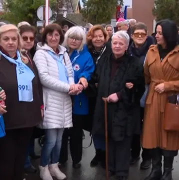 Na Danu sjećanja u Vukovaru bila je i majka Jean-Michela Nicoliera