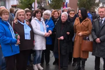 Na Danu sjećanja u Vukovaru bila je i majka Jean-Michela Nicoliera