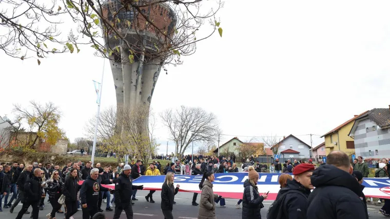 'Vukovar nije grad heroj, nego grad heroja. Danas ste hodali među njima'