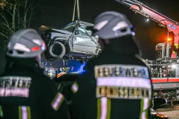 Stravičan frontalni sudar kamiona i automobila: Među mrtvima i dijete (7)