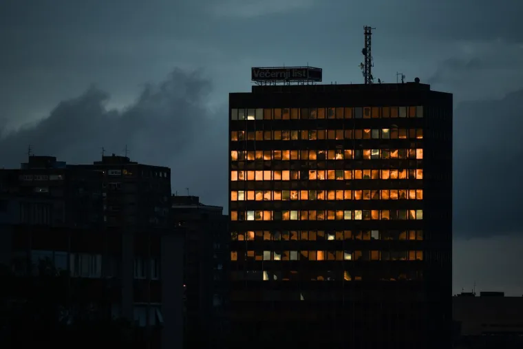 Gledala sam neboder dok gori, pitao je: 'Smijem li napisati da je Vjesnik gotov?' Rekla sam: 'Smije&scaron;...'