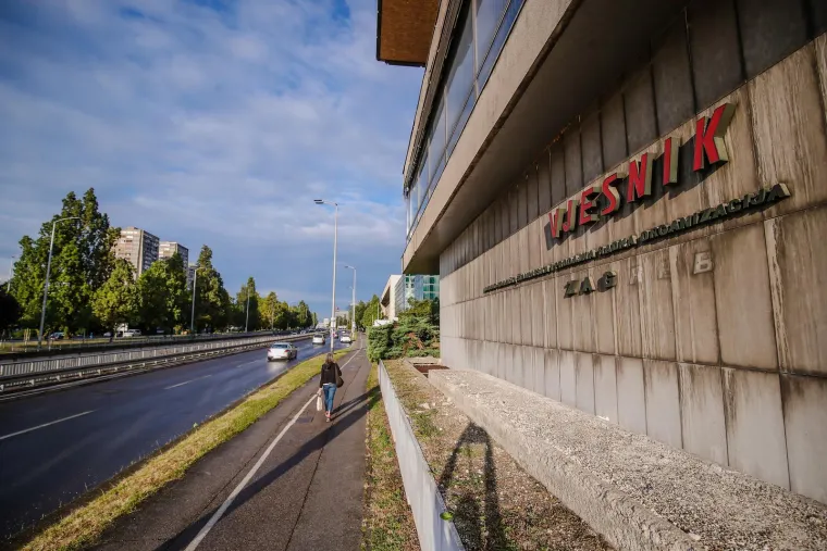 Gledala sam neboder dok gori, pitao je: 'Smijem li napisati da je Vjesnik gotov?' Rekla sam: 'Smije&scaron;...'