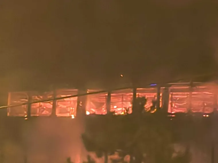 Gledala sam neboder dok gori, pitao je: 'Smijem li napisati da je Vjesnik gotov?' Rekla sam: 'Smije&scaron;...'