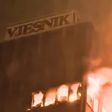 Gledala sam neboder dok gori, pitao je: 'Smijem li napisati da je Vjesnik gotov?' Rekla sam: 'Smiješ...'