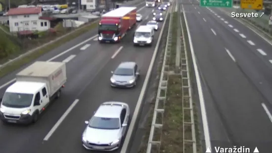 Kilometarske kolone na autocesti, HAK upozorava na snijeg i zabrane, ali i na konja!