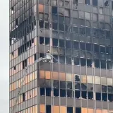 Još uvijek se dimi iz Vjesnika: Pogledajte kako vatrogasci izvana gase požar na 6. katu nebodera