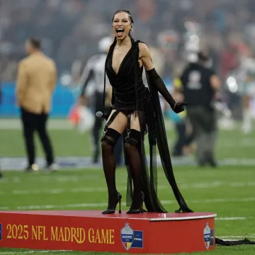 Slavna pjevačica na nezapamćenom udaru zbog detalja na sebi: 'Sramota, izgledaš kao prostitutka'