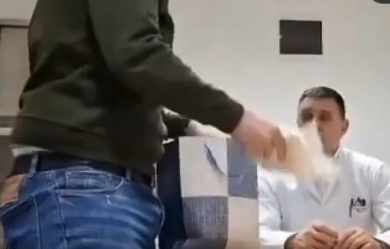 Dodikova 'desna ruka' snimljena s bijelom vrećicom! On tvrdi: 'To je prašak, klasična namještaljka'