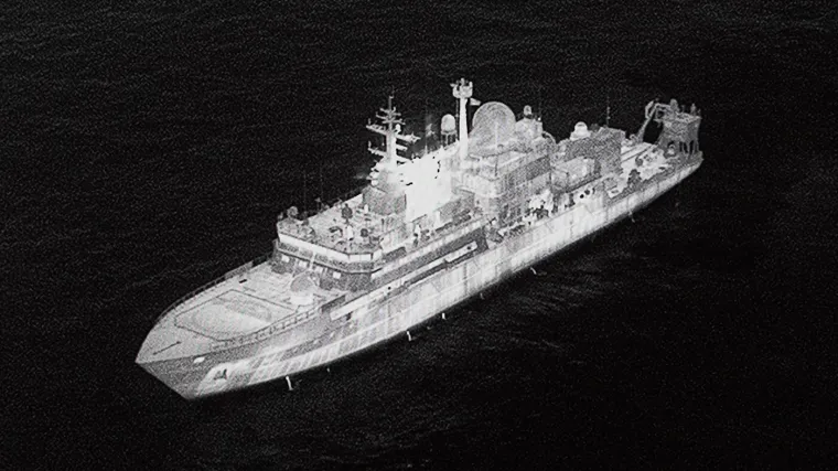 Ruski špijunski brod uhvaćen kako cilja pilote! Britanci uzvratili: 'Spremni smo'