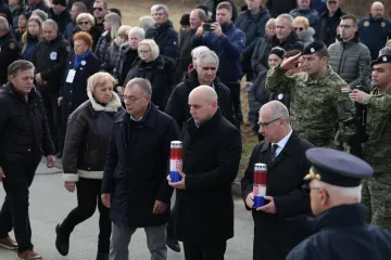 Cvijeće i svijeće i za Borovo naselje: Još se traga za 54 nestale osobe