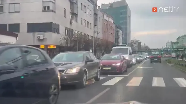 Prometni kaos u Zagrebu: 'Nikad veću gužvu nisam vidjela! Stojimo'