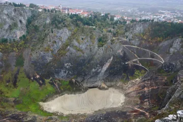 Modro jezero potpuno presušilo - nema ni kapi vode! Neki u šoku, a Imoćani se vesele