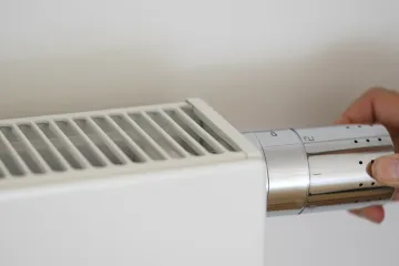 Uštedite na grijanju: Donosimo savjete kako zadržati toplinu doma