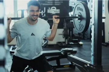 Dnevnik sportaša: Kako živi, jede i uživa zgodni gym trener i nogometaš Karlo