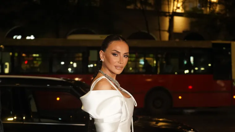 Zovu je najljepšom Srpkinjom, a zahvate krije 'kao zmija noge': Kako izgleda Emina Jahović?