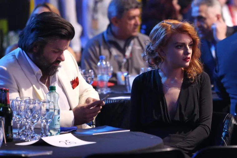 Ni Ella ni Danijela: Ovo je jedina članica obitelji Dvornik koju Charles prati na Instagramu