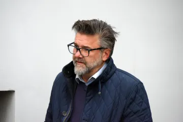 Ni Ella ni Danijela: Ovo je jedina članica obitelji Dvornik koju Charles prati na Instagramu