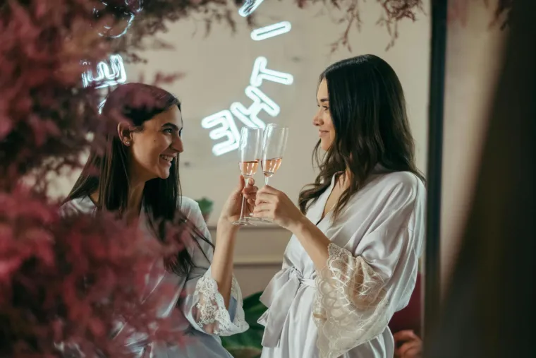 Ne želite pozvati majku i svekrvu na djevojačku? Stručnjakinje savjetuju što učiniti