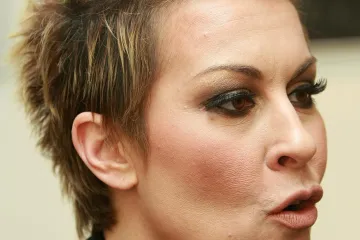 Sjećate li se kako je Indira izgledala s dugom smeđom kosom? Ne biste ju prepoznali